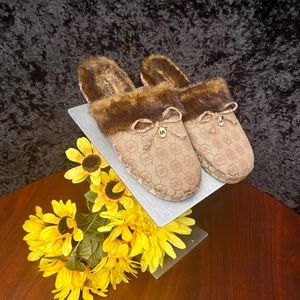 Gorgeous Michael Kors Signature Slippers
